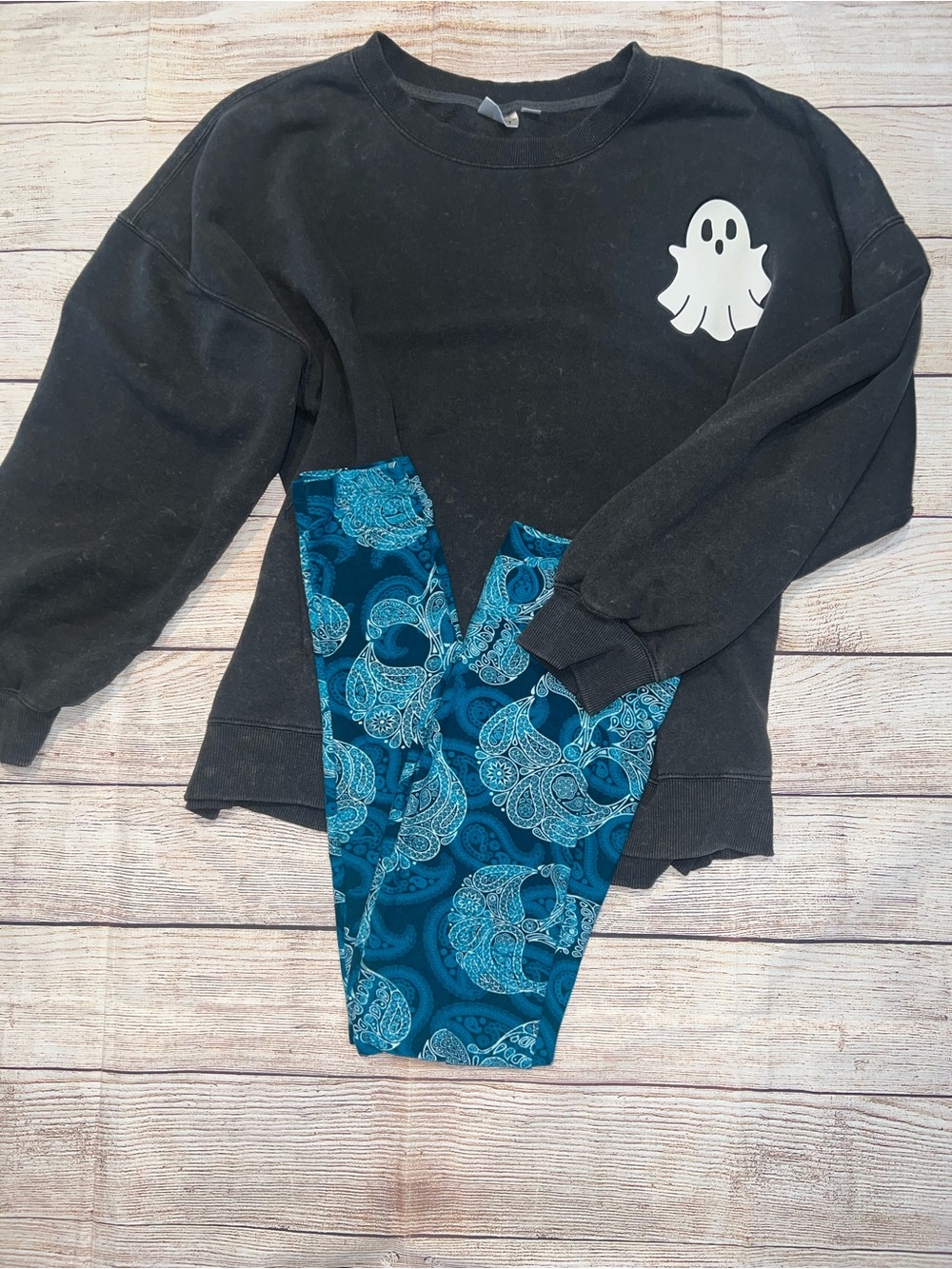 Womenโs LuLaRoe Paisley Skulls Teal Leggings OG Sizing